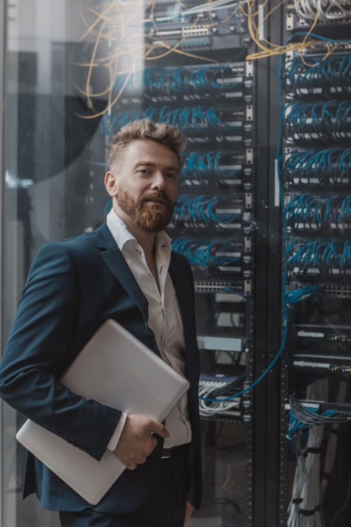 Sincrone IT : rencontrez des experts en informatique et télécom qui vous accompagent dans vos projets IT.